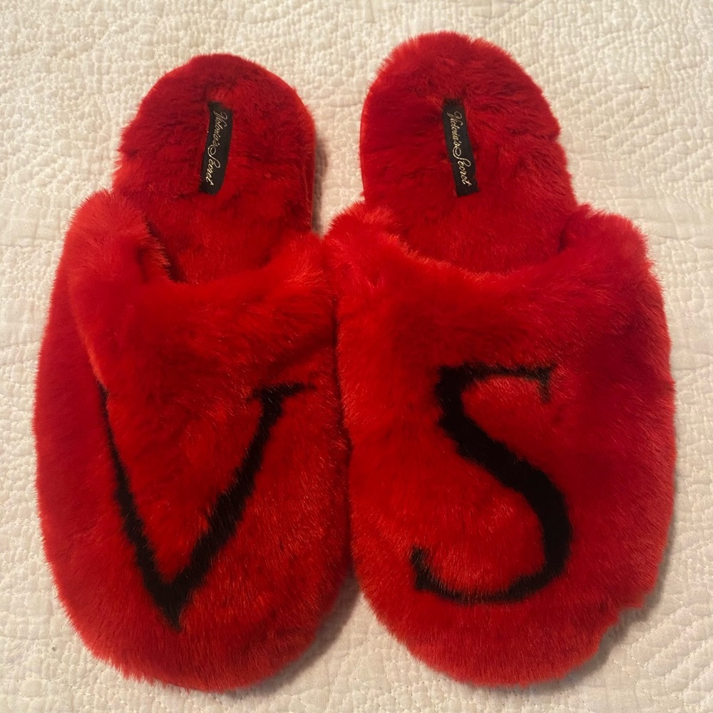 VS Victoria’s Secret red slippers - size M
